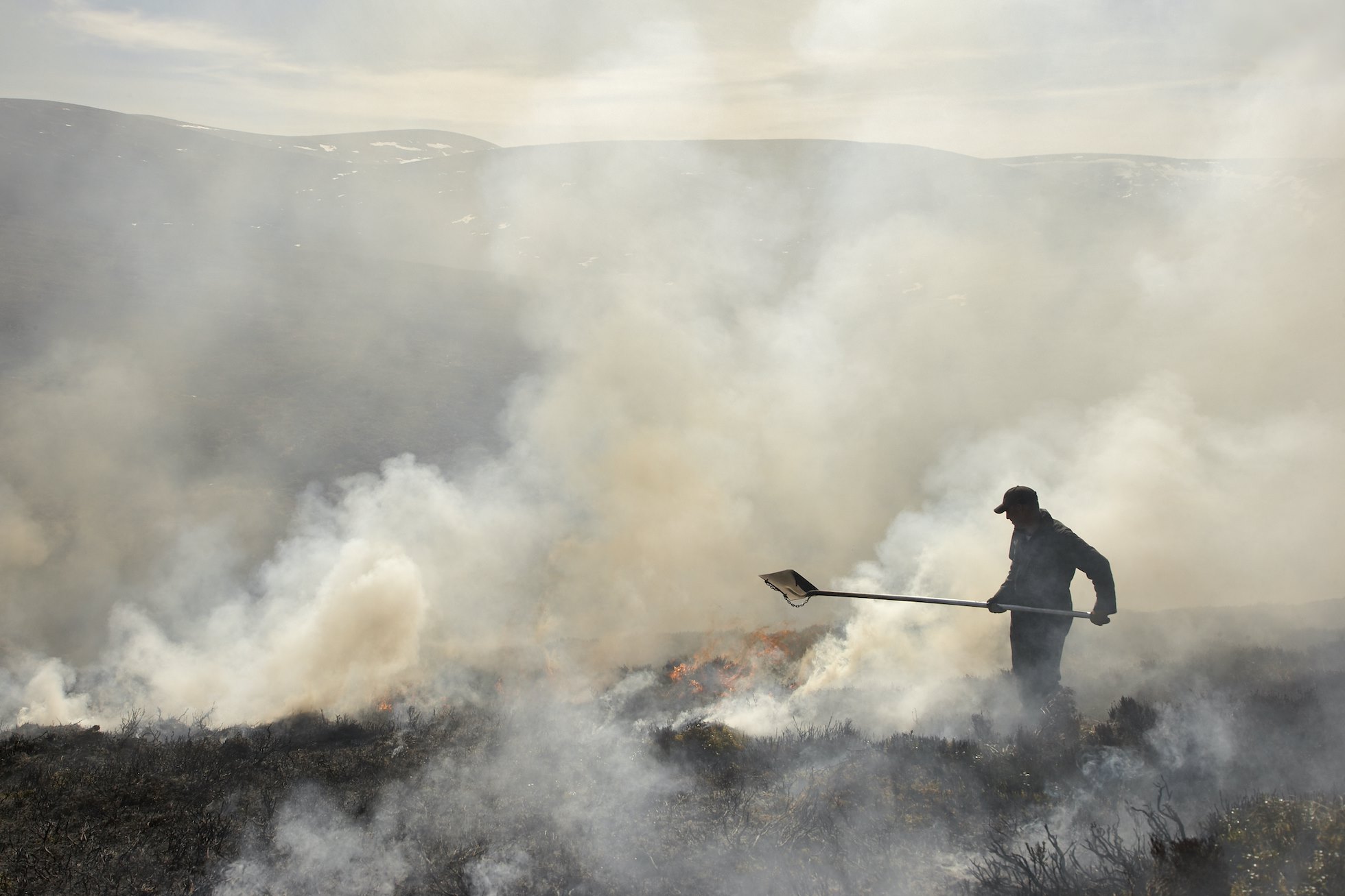 Heather burning on commercial grouse moor. Glenfeshie. Scotland. April 2007.